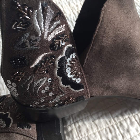 NWT Kenneth Cole suede boot w/ankle embellishment - Picture 12 of 13